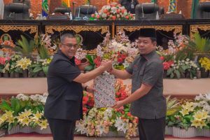  Dipimpin Syafaruddin Poti, DPRD Riau Gelar Rapat Paripurna Rekomendasi Bapemperda   
